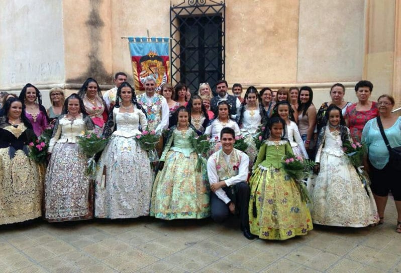 Las Falleras Mayores de Dénia participaron en la ofrenda de flores de Elche 1 La Junta Local Fallera de Dénia en la ofrenda de flores de Elche