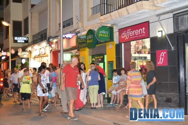 La Noche Abierta se consolida como un éxito para el comercio local dianense 6 Noche abierta en Dénia