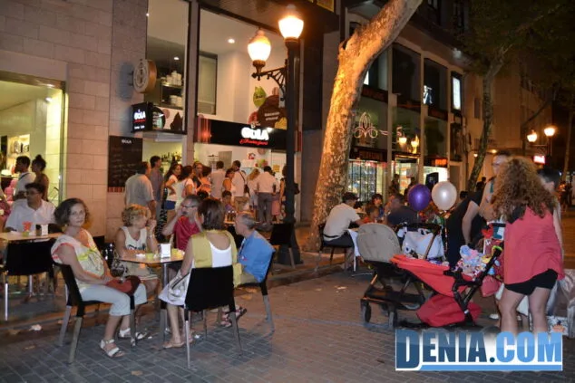 La Noche Abierta se consolida como un éxito para el comercio local dianense 7 Open Night en Dénia