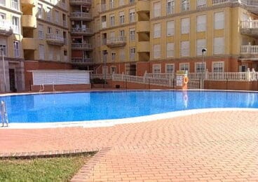 Piso en urbanización con pisicina y jardín en el centro de Dénia