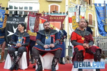Pregón de Moros y Cristianos Dénia 2013 04 – Capitán y abanderada cristianos