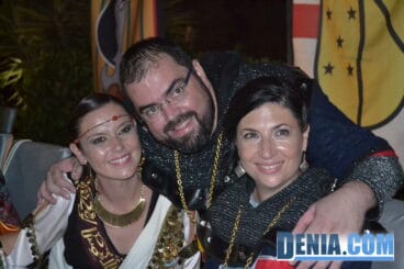 Pregón de Moros y Cristianos Dénia 2013 52 – Cena de gala – Capitán cristiano y abanderadas 2013
