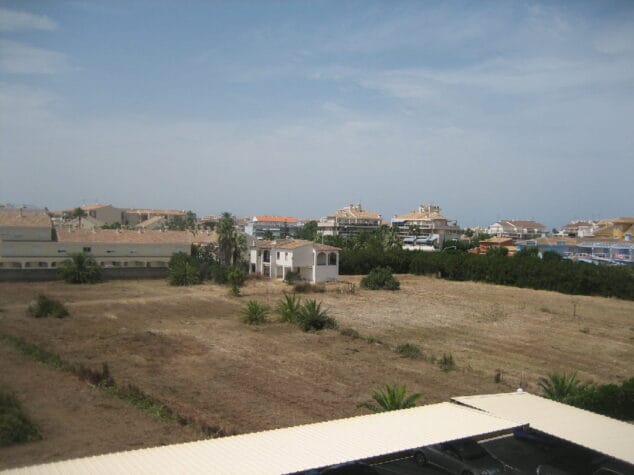 Solar limpio en la carretera de Les Marines