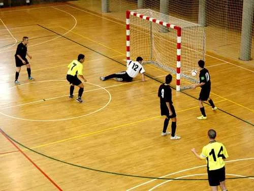 Se pone en marcha el Trofeo ACYDMA de fútbol sala 1 Nou Roma, B. Polígono, Beer Team, Menja i Calla, Dulce Bebe, Maxim Sound, B. Juaniquito, Salmerón, Ademar y La Xata en el Torneo ACYDMA