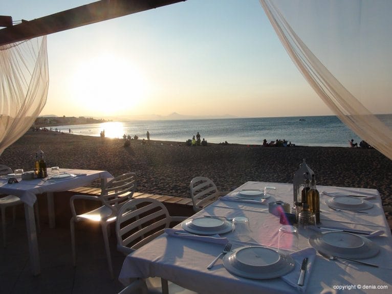 Terraza junto al Mar en Noguera Mar Hotel