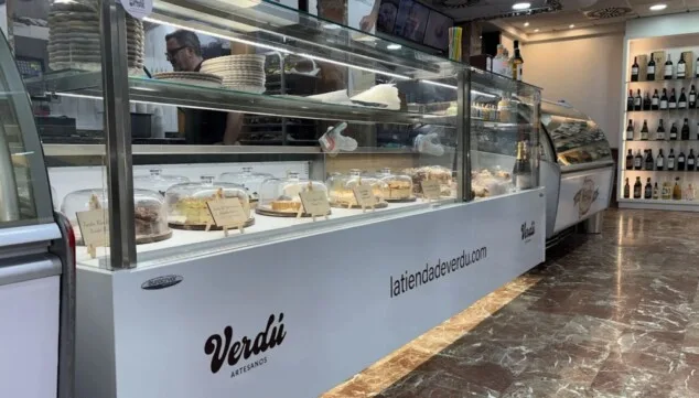 Imagen: Vitrina de helados naturales en la calle Marqués de Campo