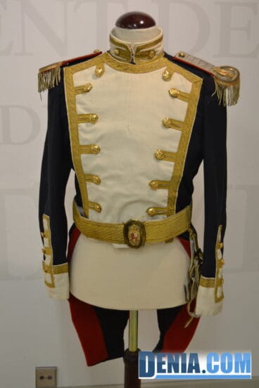 Antiguo uniforme de Gran gala de la Policía local de Dénia