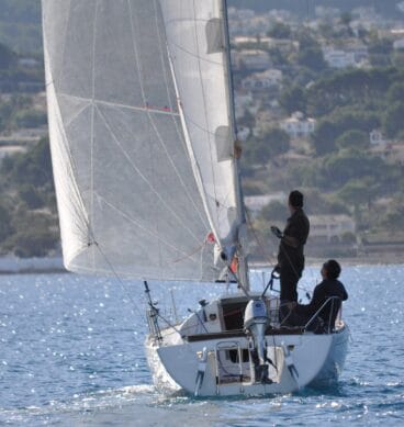 Cursos de vela y programa de regatas de Navega Velas y Viento Dénia
