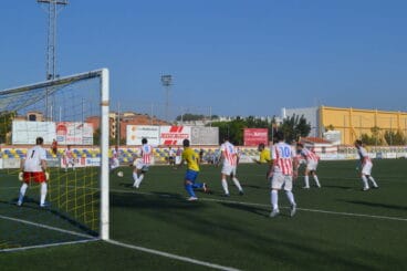 Dominio del Dénia en el arranque del partido