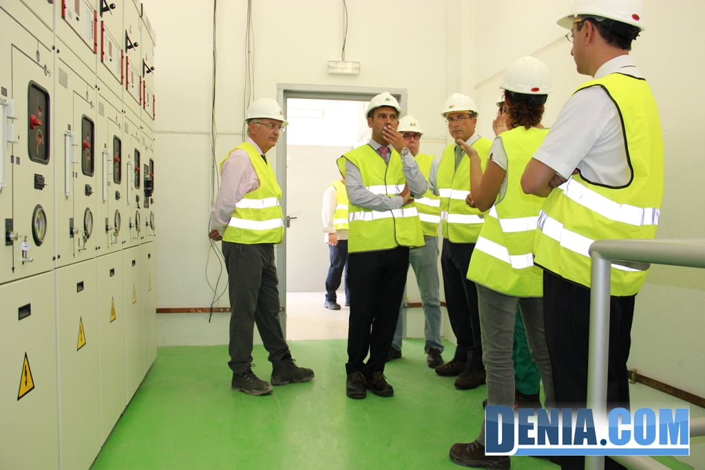 El equipo de Iberdrola explica el funcionamiento de la subestación eléctrica