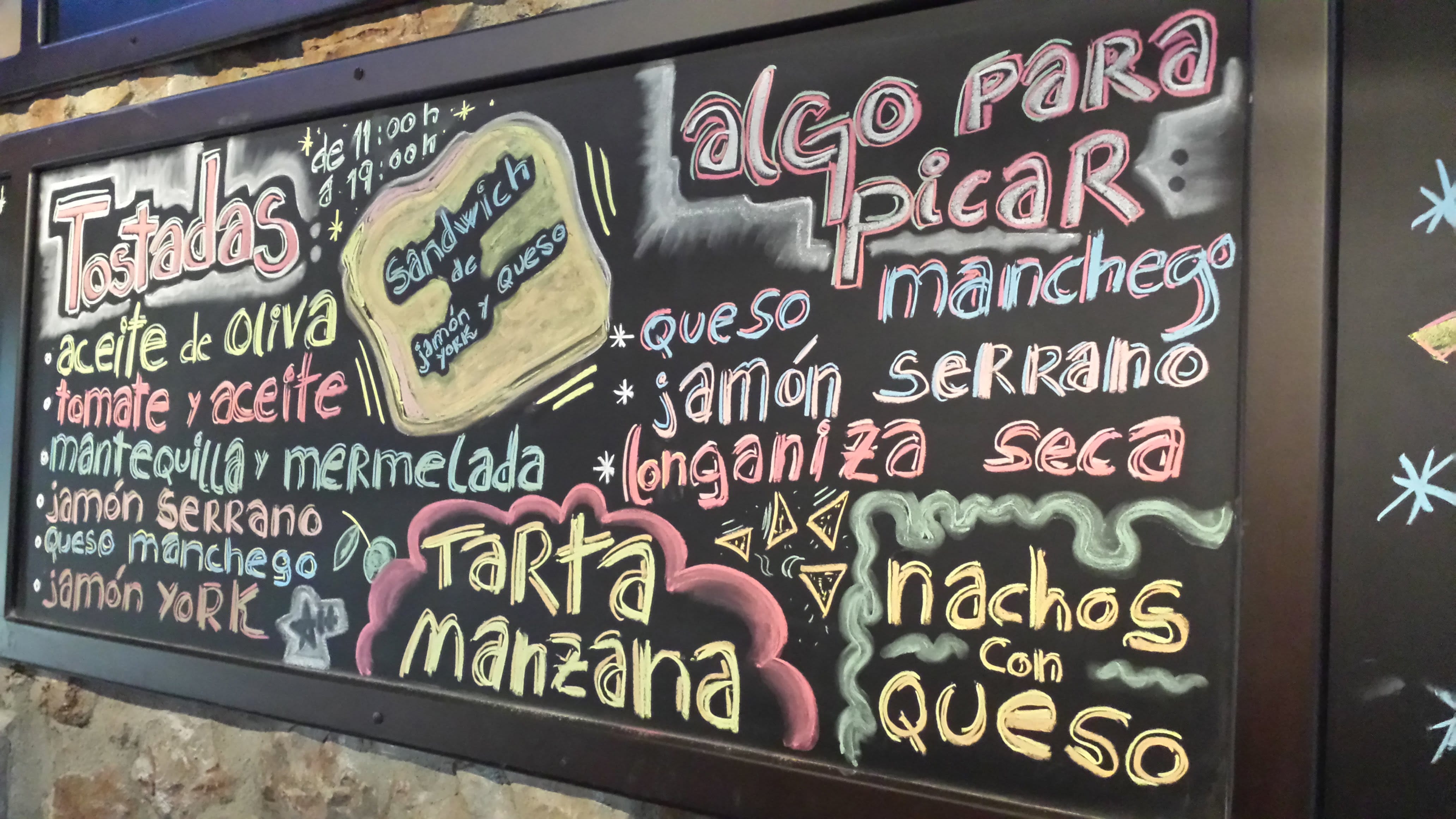 En Paddy O'Connell, tostadas durante todo el día, sandwiches, nachos con queso y mucho más