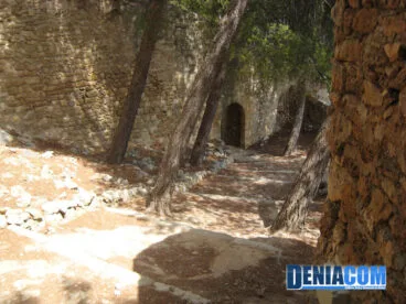 Escaleras de bajada al vergel inferior del Castillo de Dénia