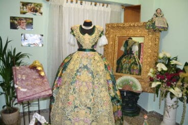 Exposición del traje de Sara Femenia