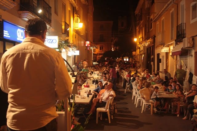 Más de 150 personas rinden homenaje al poeta Vicent Andrés Estellés 2 Fiesta Estellés en Dénia 01