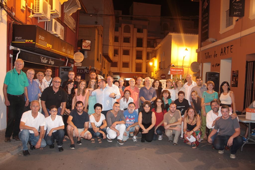 Más de 150 personas rinden homenaje al poeta Vicent Andrés Estellés 1 Fiesta Estellés en Dénia 02