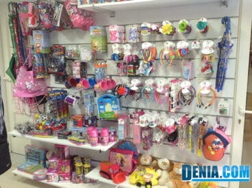 Happy and Funny, artículos infantiles como tazas, mochilas, cantimploras, …