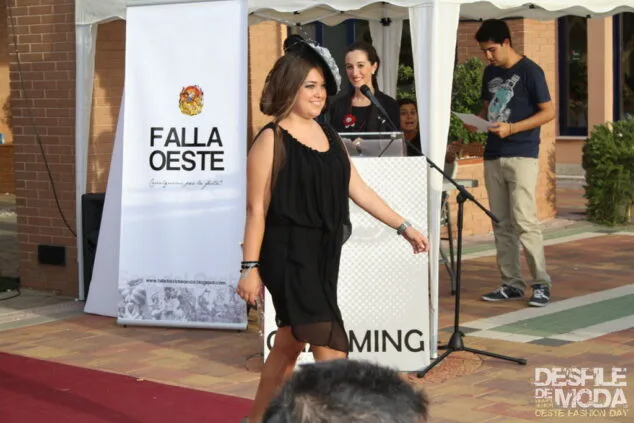 Marta Lledó en el desfile de moda de la Falla Oeste