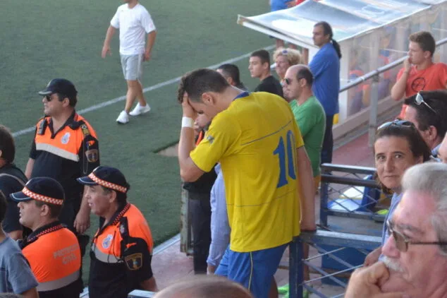 El derbi de la comarca se lo llevó el CD. Dénia al ganar al CD. Jávea por 2 a 1 8 Michael expulsado en el segundo tiempo