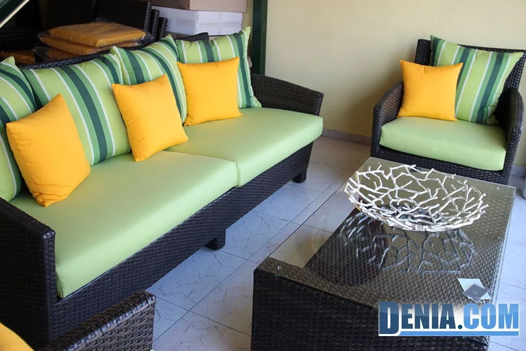 Mobel Sol Dénia, conjunto de sofá y mesa baja en verde, varios colores para decorar exteriores