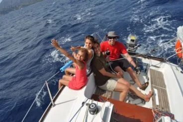 Navega Velas y Viento, aprende a navegar a vela y disfrutar del mar.