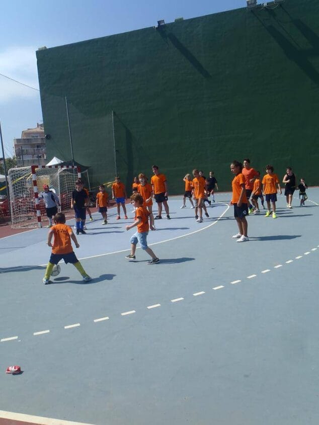 Partido de fútbol sala en las 12 horas falleras