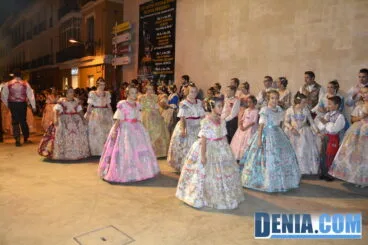 Presentación de las Falleras Mayores de Dénia 2014 – Llegada de las cortes a la recepción