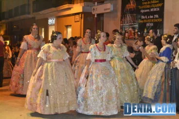 Presentación de las Falleras Mayores de Dénia 2014 – Llegada de las cortes a la recepción