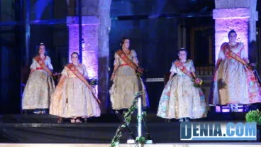 Presentación de las Falleras Mayores de Dénia 2014 – Corte de honor de Sara Femenía