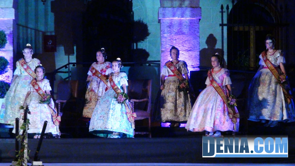 Presentación de las Falleras Mayores de Dénia 2014 – Corte de honor de Paloma Mengual