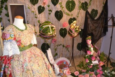 Visita de trajes a las FFMM de Dénia – Exposición del traje de Paloma