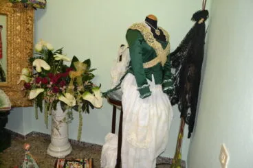 Visita de trajes a las FFMM de Dénia – Exposición del traje de Sara 02