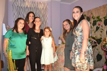 Visita de trajes a las FFMM de Dénia – Paloma y la Corte de Honor grande