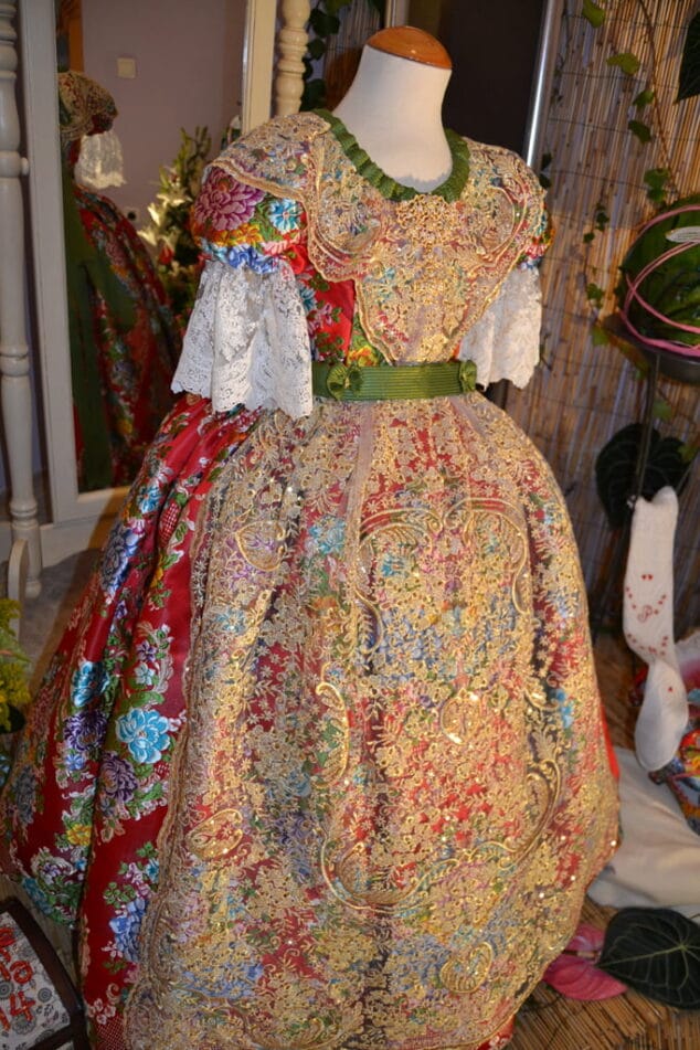 Visita de trajes a las FFMM de Dénia Traje de Paloma