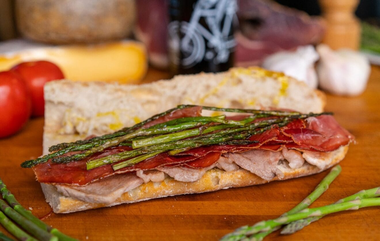 Bocadillo variado con espárragos trigueros - El Mosset