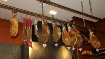 Embutidos artesanos y jamón ibérico de calidad