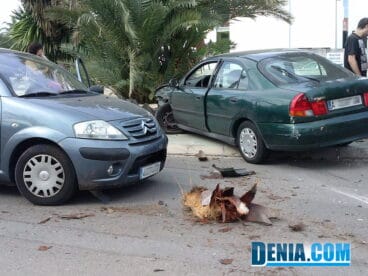 Accidente de coche en carretera Dénia-Ondara