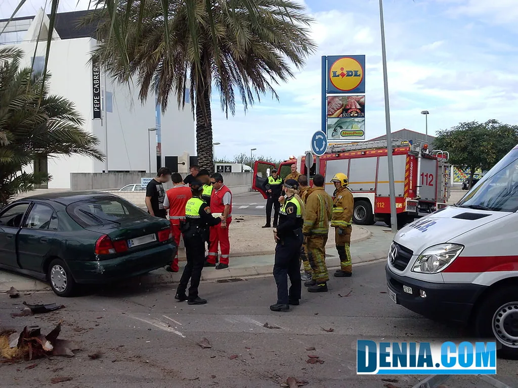 Bomberos y Policía en el accidente de la Carretera Dénia-Ondara