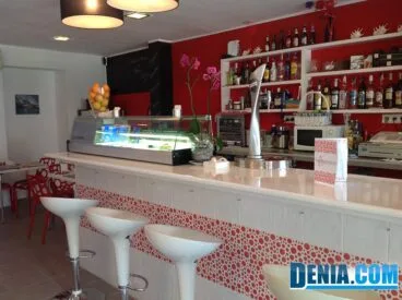 Café Mediterráneo, desayunos, tanques y cañas baratos en Dénia