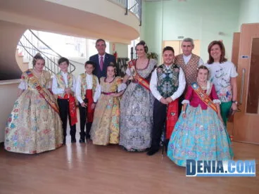Cargos Falleros 2014 Falla Saladar, autoridades y Fallera Mayor Infantil junto a la Alcaldesa de Dénia