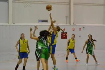 El Dénia Basquet se mostró muy superior en el rebote