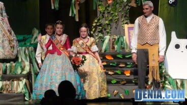 Fallera Mayor de Dénia Infantil, Paloma Mengual junto con los cargos 2014 de la Falla Saladar