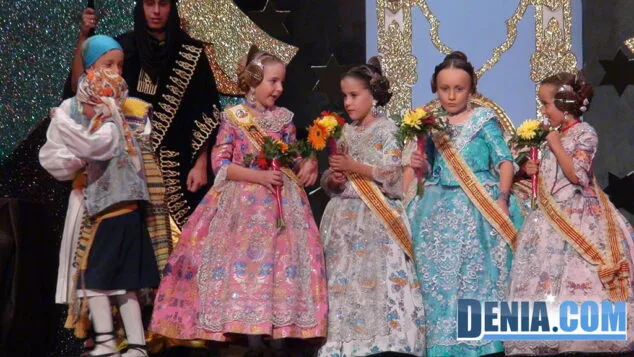 La ciudad de Daniya se rinde ante Paula Pedro Montserrat, Fallera Mayor Infantil de Port Rotes 1 Falleretes de la Falla Port Rotes
