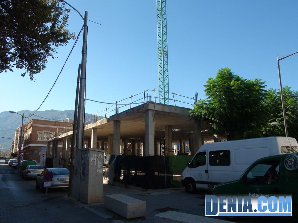 Finca abandonada en la calle La Via