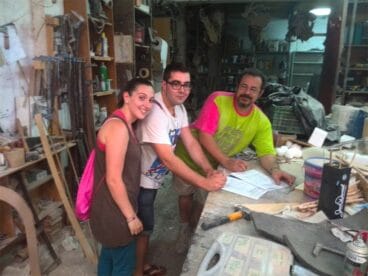 Firma de Les Roques con su artista fallero