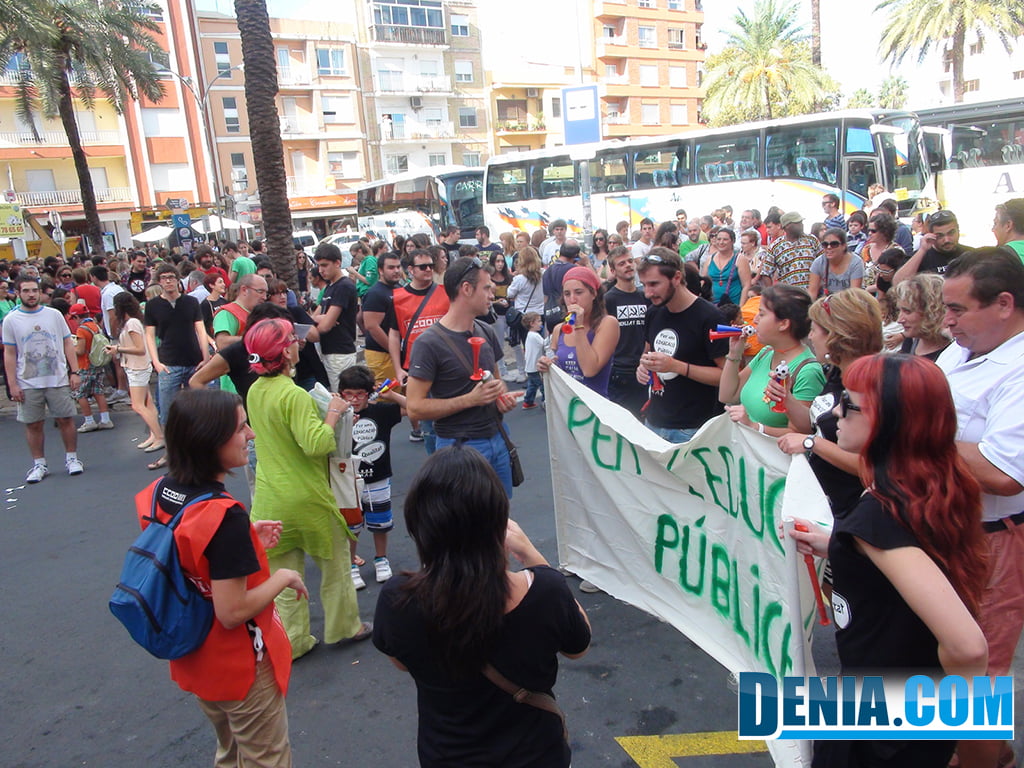 Inicio de la manifestación en la Plaza Archiduque Carlos de Dénia