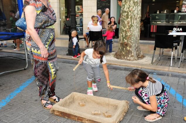 Juegos tradicionales populares para niños en la Feria de la Alimentación y la Salud