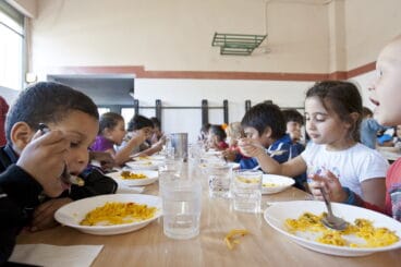 Los Socialistas de Dénia contra las Bases para la obtención de las Becas de Comedor