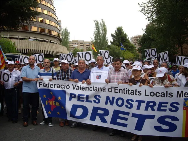 Jesús Pobre y La Xara se manifiestan en La Moncloa contra la supresión de las EATIMs 2 Manifestación contra la supresión de las EATIMS en Madrid 02