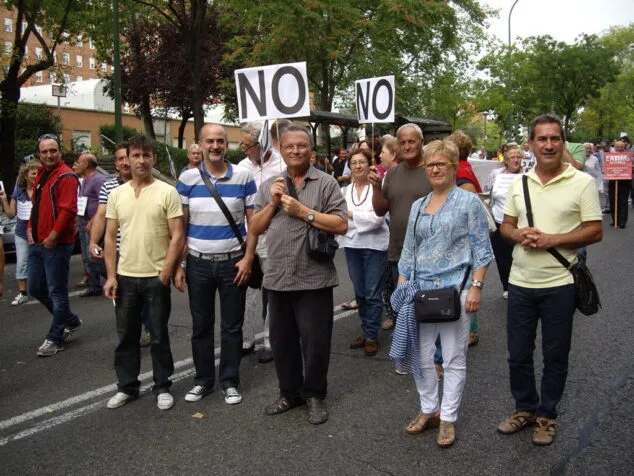 Jesús Pobre y La Xara se manifiestan en La Moncloa contra la supresión de las EATIMs 3 Manifestación contra la supresión de las EATIMS en Madrid 03