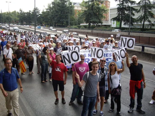 Jesús Pobre y La Xara se manifiestan en La Moncloa contra la supresión de las EATIMs 4 Manifestación contra la supresión de las EATIMS en Madrid 04